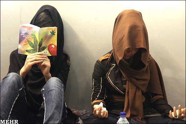 عکس های جالب دختران بی حجاب در مراسم شب قدر